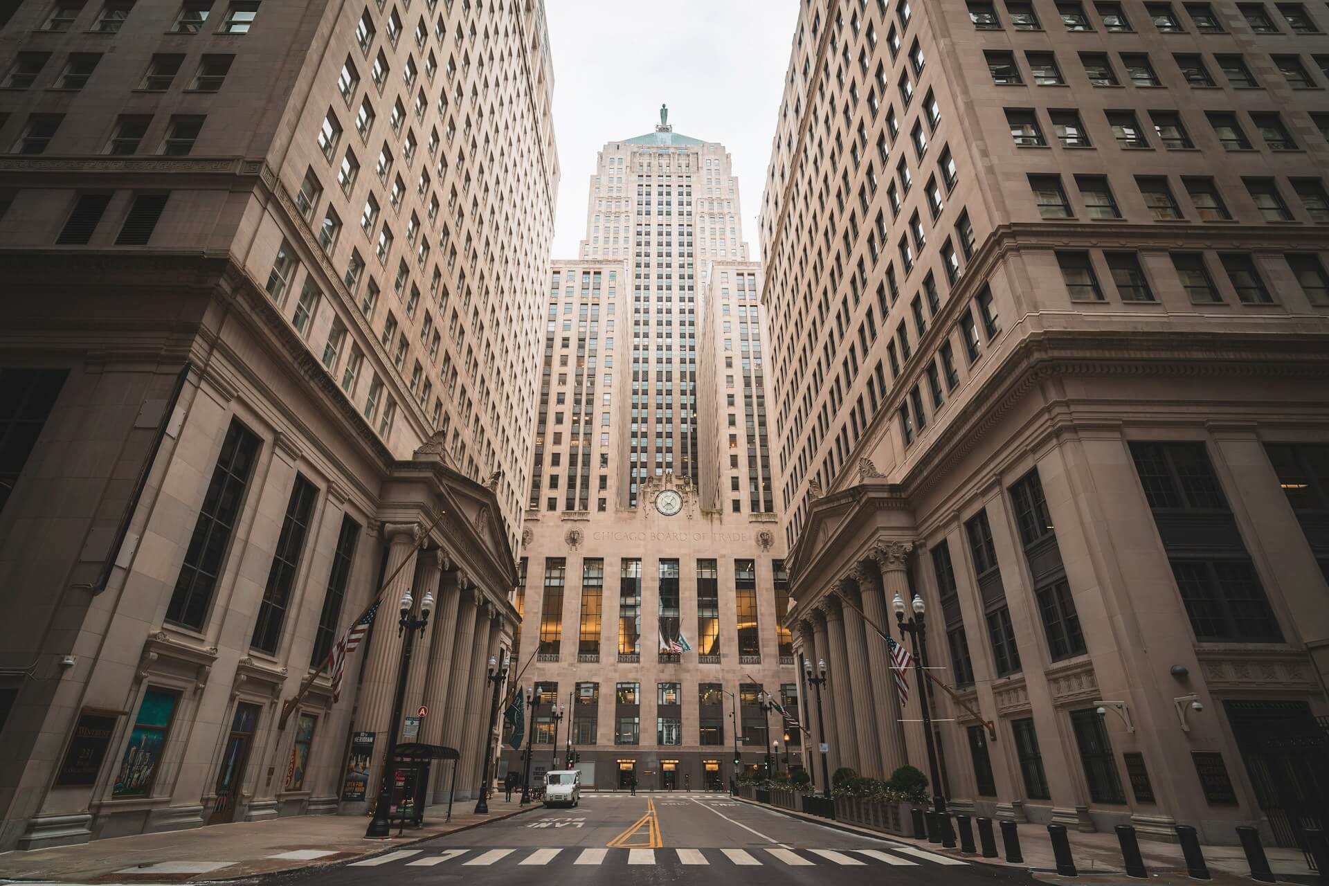 Chicago Board of Trade (CBOT) erklärt - Alle Handelszeiten & Infos 2025 Das Gebäude der CBOT in Chicago