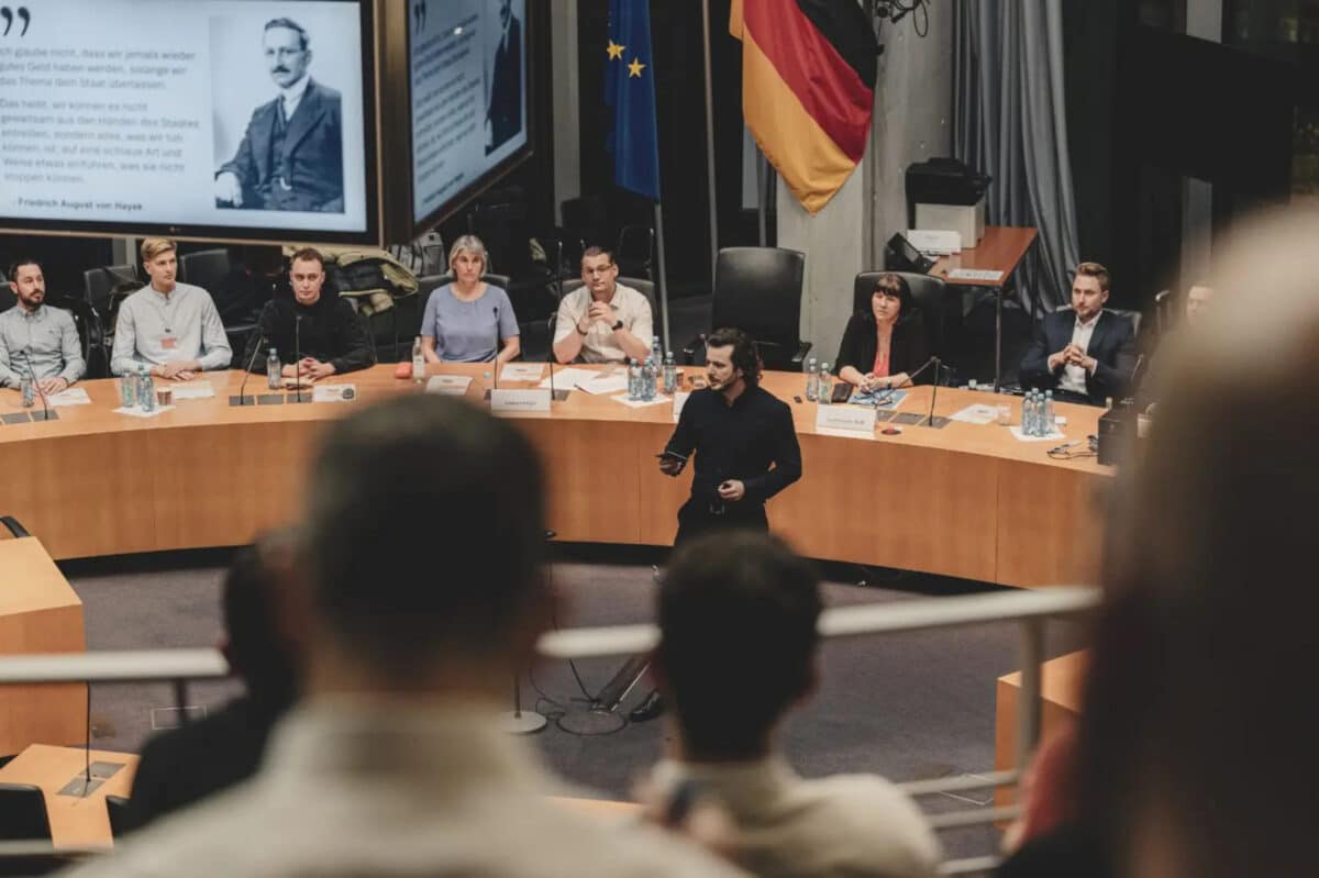 Roman Reher spricht im Bundestag über die Bedeutung von Bitcoin für Politik und Gesellschaft