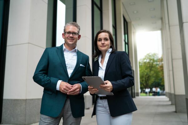 Mario Steinrücken kümmert sich um die Kundenbetreuung, Antje Steinrücken um das operative Geschäft